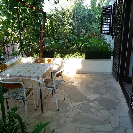 Zana Apartment *