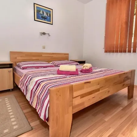 Apartment Zana *
